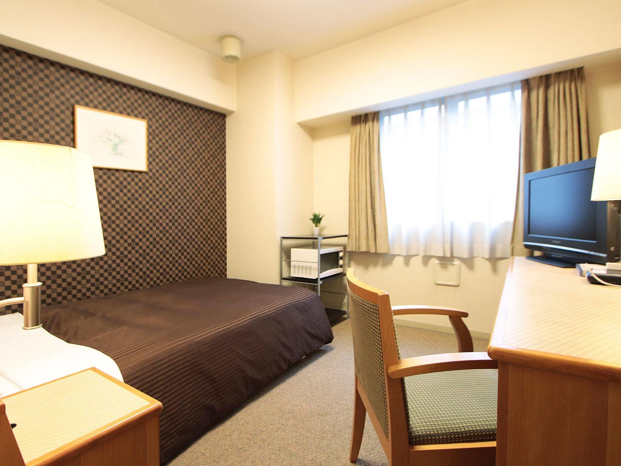 Livemax Budget Shinbashi