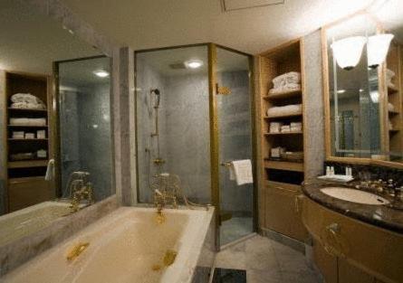 Uraku Aoyama Tokyo