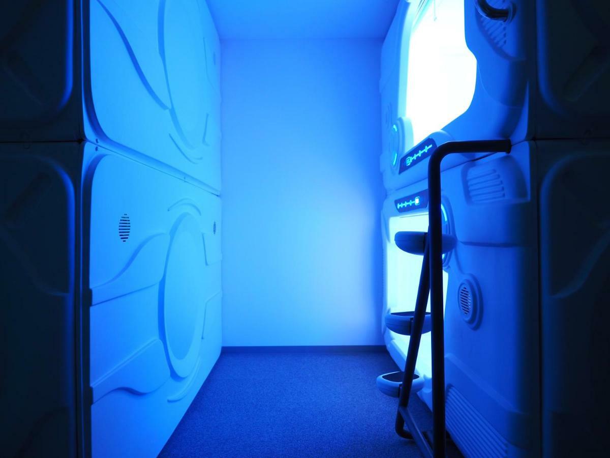 Moon Station Capsule hotel *